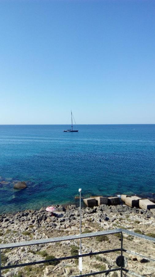 Apartment Overlooking The Sea With A View Of Old Gallipoli And The Whole Bay Bagian luar foto