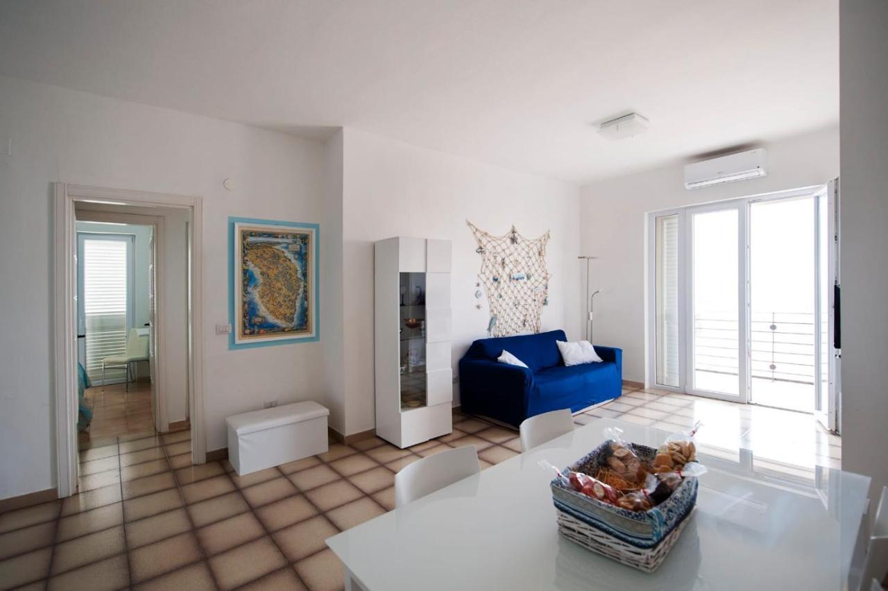 Apartment Overlooking The Sea With A View Of Old Gallipoli And The Whole Bay Bagian luar foto